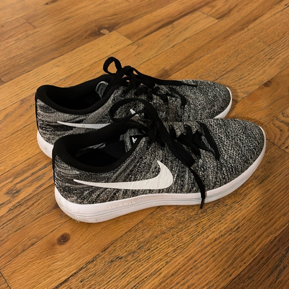 Nike Women’s Lunarepic Flyknit Running Shoes, size 8